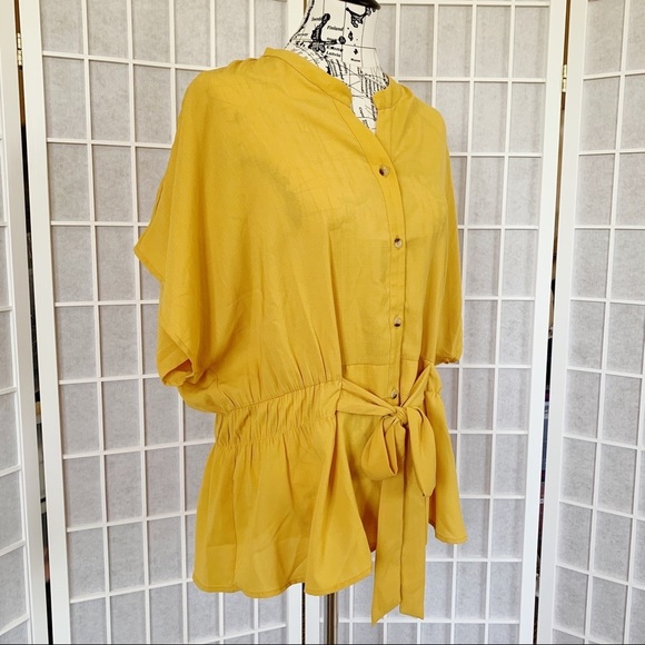Sweet Rain Yellow/Mustard scrunchy blouse 2X - Picture 4 of 9